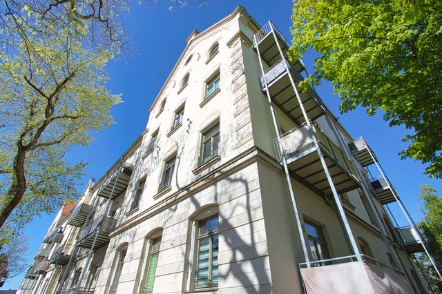 Altbau mit markanter Eckfassade