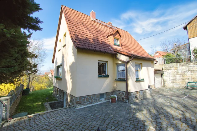 Haus mit Garten und Terrasse